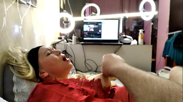 Play MP4 - A mature bitch is pulled by the nipples to the heights of orgasm&rpar;&rpar;