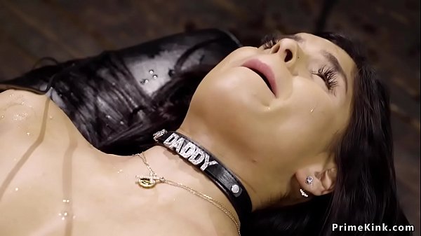 Brunette_makes herself squirt on machine