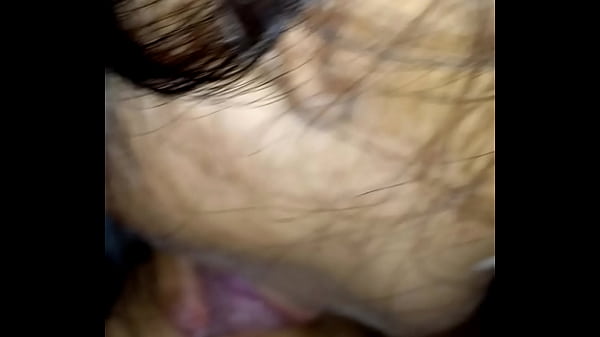 Joven novia me chupa el pit&oacute; 