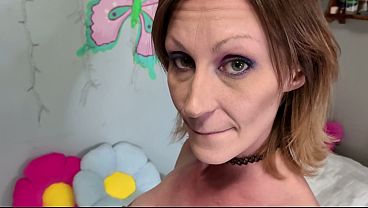 Nonton Vanessa Hastings Gets Sloppy Facefucked In Her Bedroom thumbnail