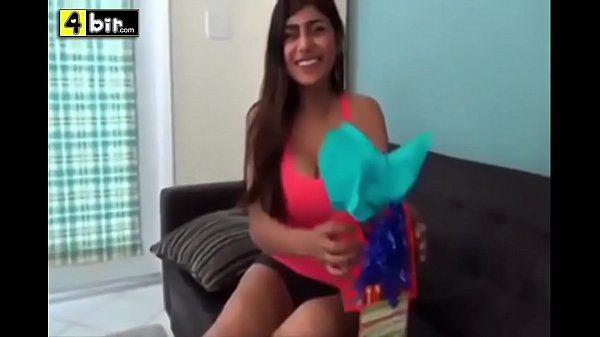 Mia caliente hace_rico regalo de_cumpleaños