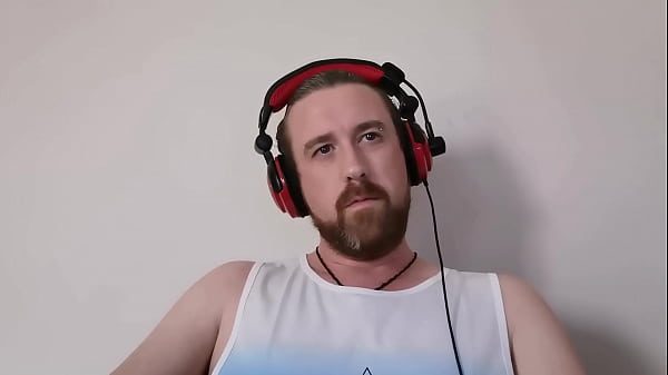 Sexy Guy Jerking To Porn thumbnail