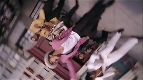 Nonton Bruno Mars Waits A Minute Before Proceeding - Meme thumbnail