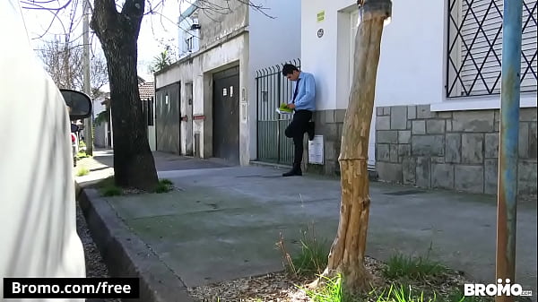 Young Slut Loves To Suck Have BAreback Sex - BROMO