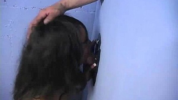 Nonton Ebony Hottie Milking Cocks In The Gloryhole 30 thumbnail