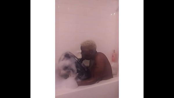 NPLEASURES_ENJOYINGA BUBBLE BATH