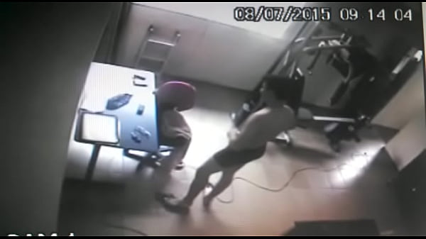 Novinho gostoso pelado na academia