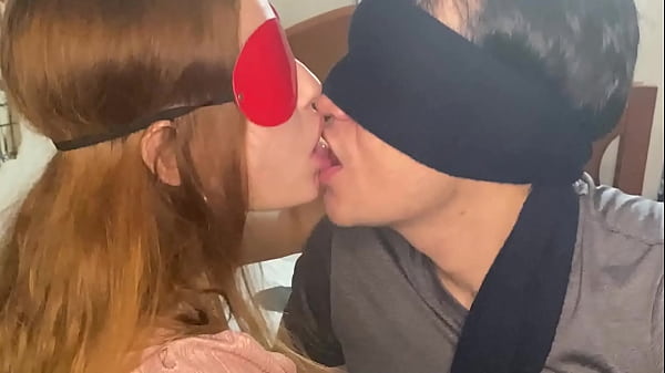 Play MP4 - En clases de BESOS con mi HERMANASTRA candente