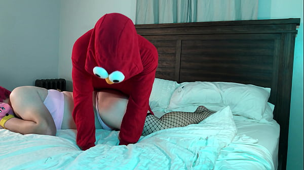 Play MP4 - Trans Woman Fucked by Elmo