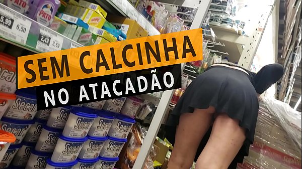 Casada Gr&aacute;vida Sem Calcinha Se Exibindo Do Supermercado Enquanto O Corno Do Marido Filma thumbnail