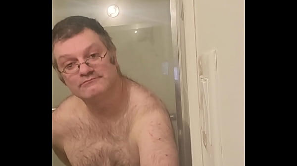 Play MP4 - Nude Martin Lavall&eacute;e sodomizes himself and shoves his dildo in his mouth afterwards