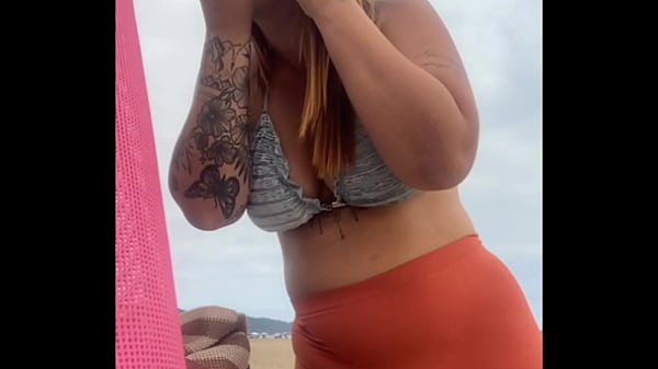 Play MP4 - T&ocirc; na praia e j&aacute; estou inchada e molhadinha pronta pra leva rola