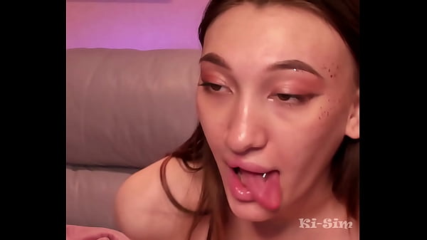 Ki Sim plays withhis saliva for_a long time on the stream