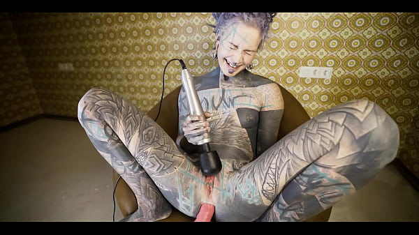 Tattooed teen testing fuck machine with her anal