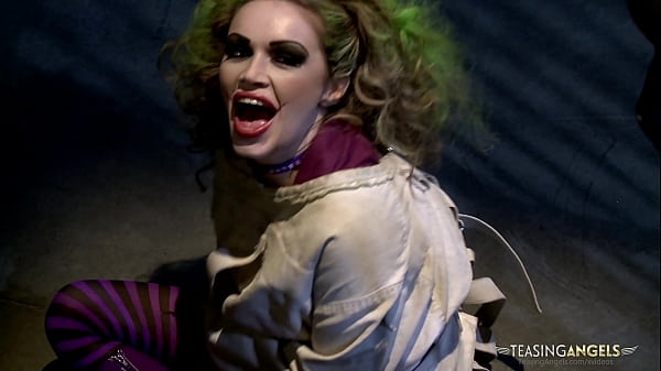 Sexy catwoman sharing a dick witha kinkyslut