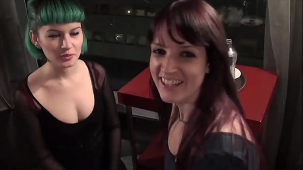 Nonton Sex Lessons Hot And Cold thumbnail