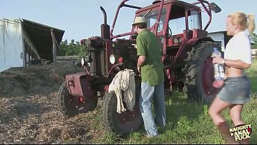 Nonton Beautiful Blondie Gets Her Round Ass Fucked On The Fields thumbnail