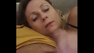 Flavinho Gozando Bem Gostoso No Meu Peitinho Na Nossa Punheta Antes De Dormir! thumbnail