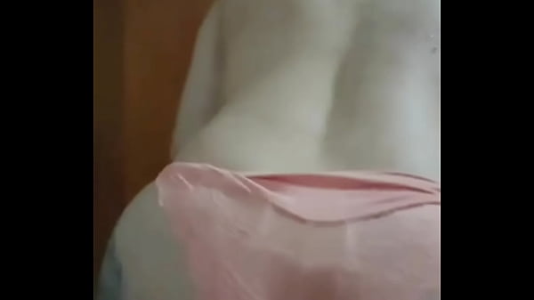 Usei um plug anal e me acabei de rebolar