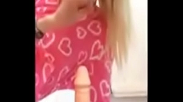 Nonton Beautiful Blonde thumbnail