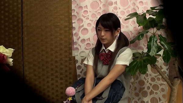 Play MP4 - 「イヤだとは言えない&hellip;」女子力UPを目指してやって来たエステ店で、女性施術師に身を委ね安心してたのに男性施術師に交代！？