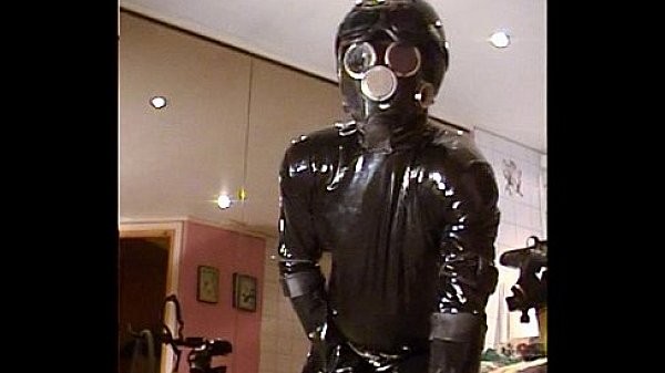 Roxina2003GasmaskAndRubberBootz130203XXL.MPG 