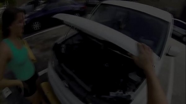 Nonton Brunette Babe Pays Mechanic With Pussy thumbnail