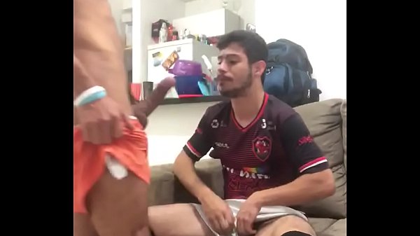 Play MP4 - Guto Latino mamando o jogador de futebol&period;