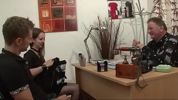 Nonton Tiny Brunette Slut Deep Throats And Ass Fuck thumbnail