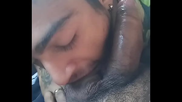 Pagando um boquete no carro 