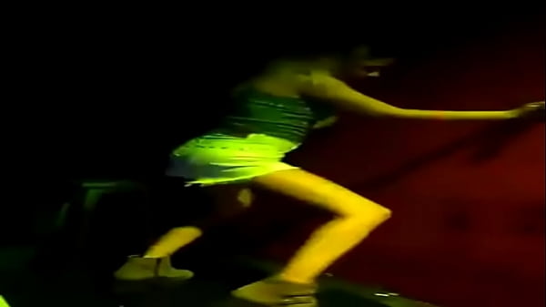 Turra putita bailando el el boliche la manosean 