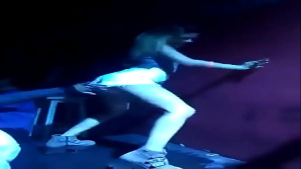 Turra putita bailando elel boliche la manosean