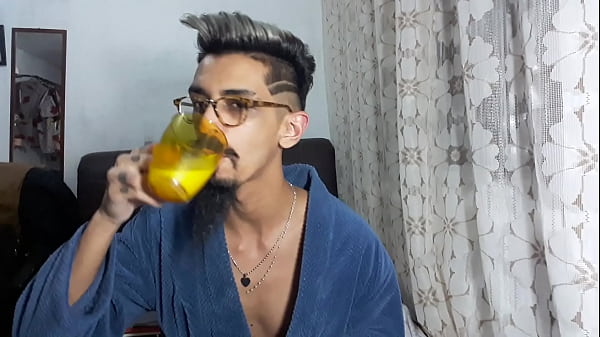 Play MP4 - Jovem Professor pede mais e toma leite quente