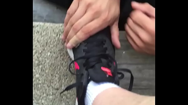 Nonton Queen Loves Her Feet Worshipped thumbnail