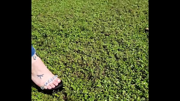 Nonton Mel Showing Off Her New Heels thumbnail