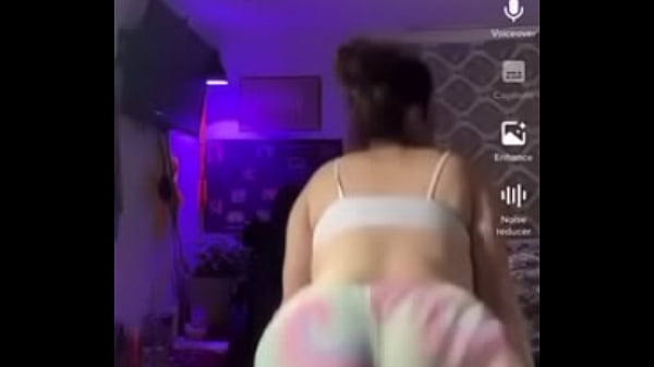 Play MP4 - She love to twerk