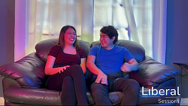 19 A&ntilde;os Solo. Jovencita Petite Graba Su Primera Porno Con Sus Amigos. thumbnail