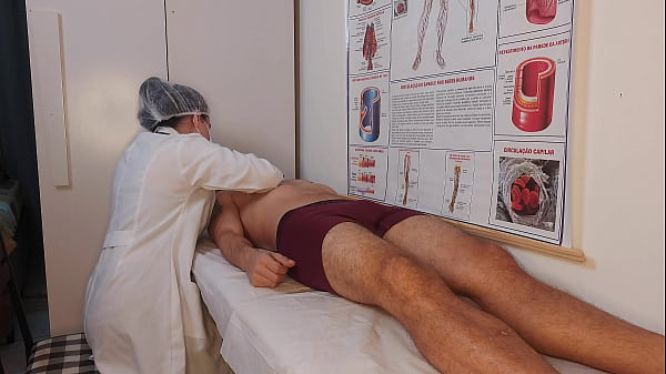 Paciente tem ere&ccedil;&atilde;o ao sentir o toque da enfermeira