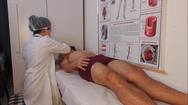 Paciente tem ere&ccedil;&atilde;o ao sentir o toque da enfermeira 