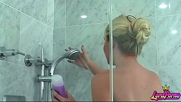 Nonton Big Tits Blonde Riley Evans Wet And Wild Post-bath Passion thumbnail