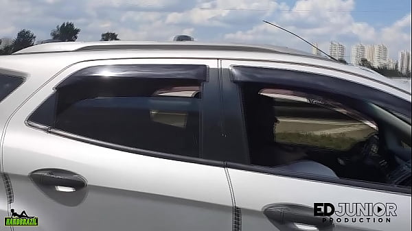 Aquele boquete sem se preocupar com os carros passando 