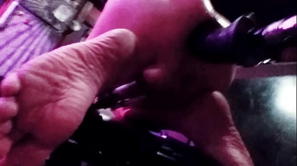 Butt Girl Tiffany Ciskiss Has Ass Machine FuckedShowingFeet