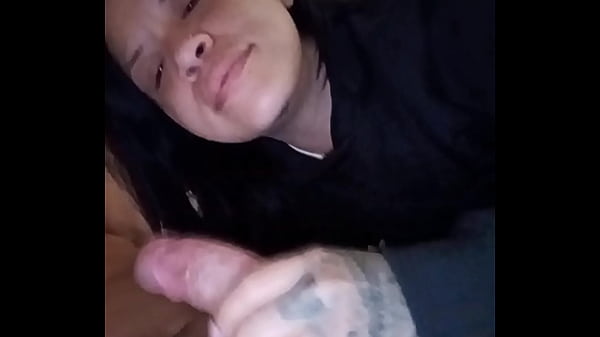 Mi hermanastro_me obliga a chuparle la_poya después que nos deja Solos