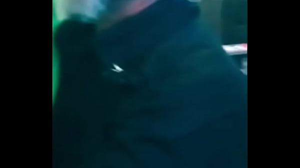 Le agarran las tetas a billie ellish en pleno concierto 