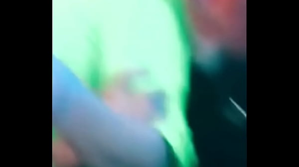 Le agarran las tetas a billie ellish en pleno concierto 