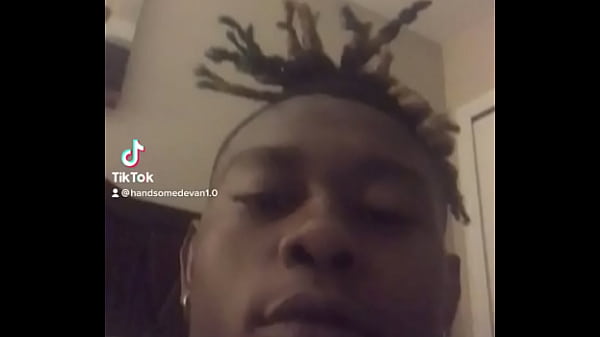 Nonton Milfs Kick It With Youngster thumbnail