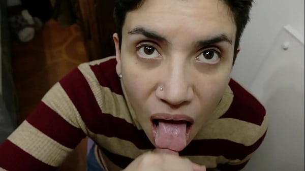 Play MP4 - Old school facial&excl; POV handheld camera