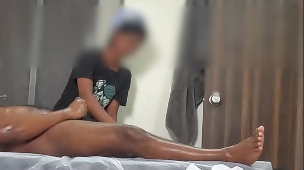 Play MP4 - spa lady SHOCKED seeing customer dick