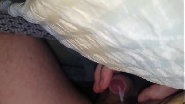 Amateur guy jerking under sheets