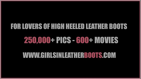 Nonton Busty Babe Fingers Pussy In Latex Boots thumbnail